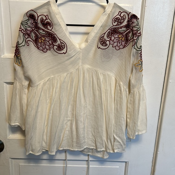 En Creme blouse - Picture 2 of 9